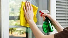 Când și cum să speli geamurile înainte de Paște, ca să atragi în casa ta armonie, fericire și belșug