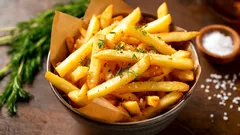 Fără prăjire și fără fierbere: cel mai gustos mod de a găti cartofii, păstrându-le nutrienții