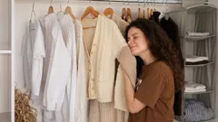 Hainele vor mirosi a lux, ca după ce ai folosit un parfum de lux: pune asta în dulap