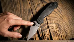 De ce unele cuțite au o gaură în lamă și la ce folosește, de fapt?