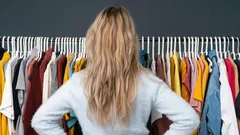 Potrivit psihologiei: ce culori aleg în vestimentație persoanele nesigure de sine?