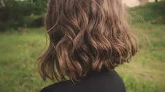 Ce lungime a părului te face să pari mai în vârstă după 50 de ani, iar ce lungime te face să pari mai tânără? Ghid practic.