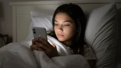 Un studiu a arătat că derularea constantă a fluxului de pe rețelele sociale are un impact nedorit.