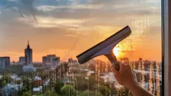 Cum să speli geamurile fără urme: 4 pași simpli pentru geamuri impecabil de curate, folosind tehnica „S”.